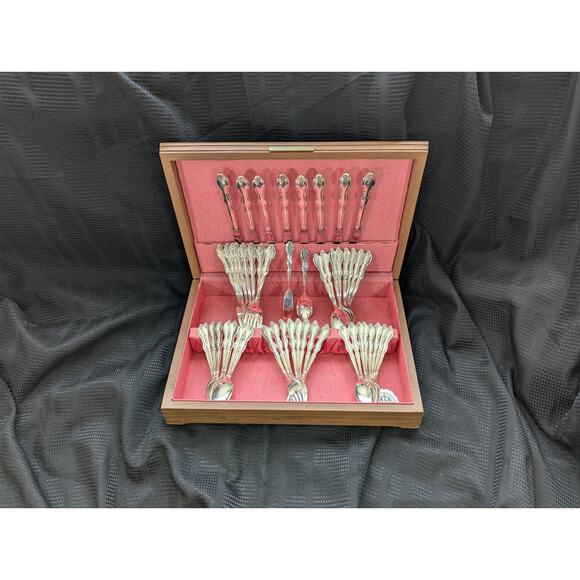 ANTIQUE/VINTAGE WM. ROGERS JULIETTE SILVERPLATE  1953 SVC 8, 50 PIECES! - Picture 14 of 15